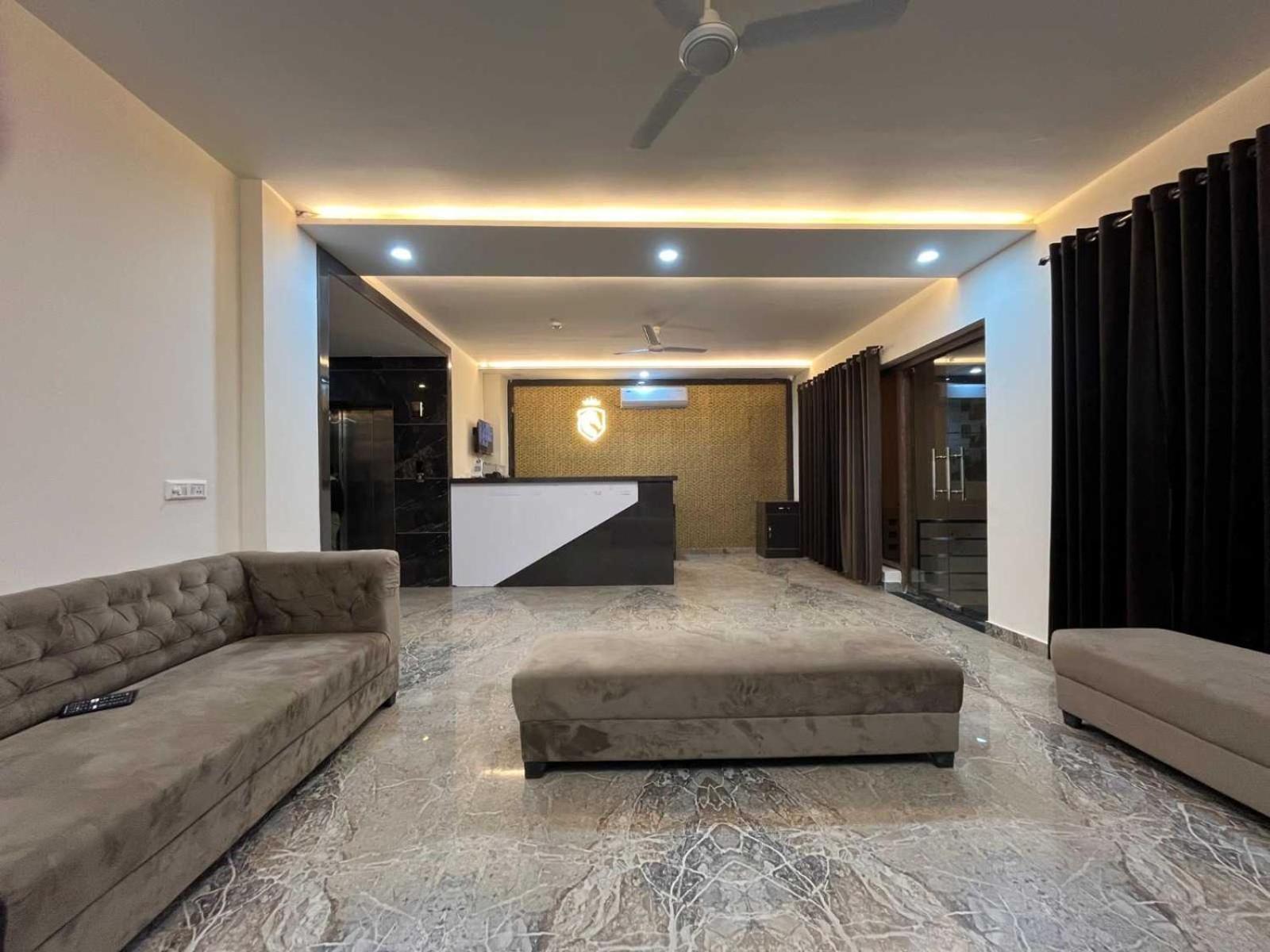 Super Townhouse Taj Nagri Basai Formerly Royal Empire Tājganj Exteriör bild