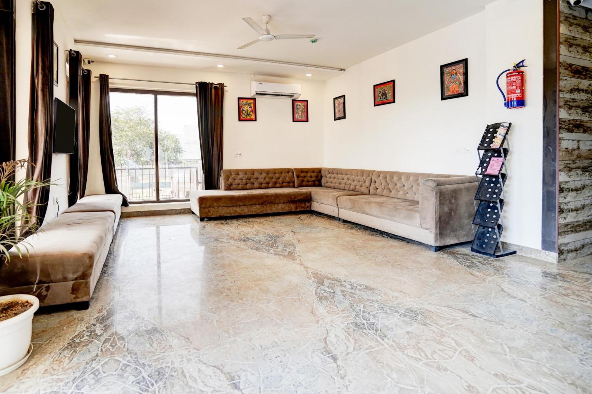 Super Townhouse Taj Nagri Basai Formerly Royal Empire Tājganj Exteriör bild